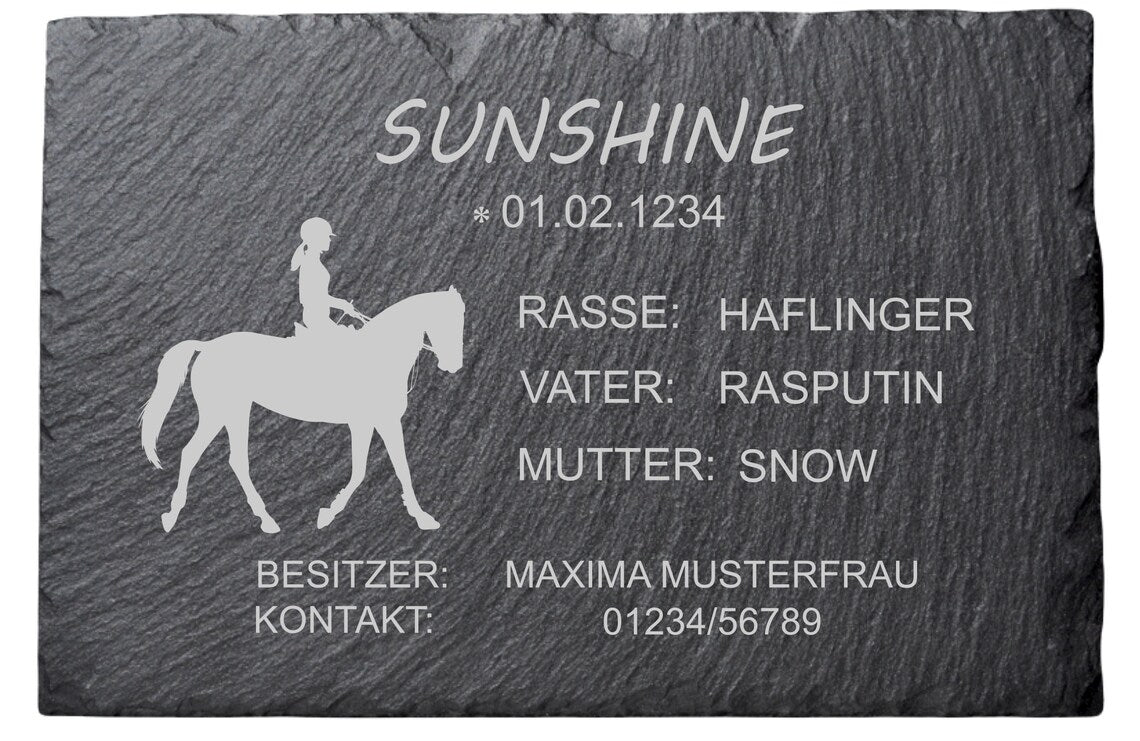 Boxenschild aus Schiefer Typ "Reiterin"